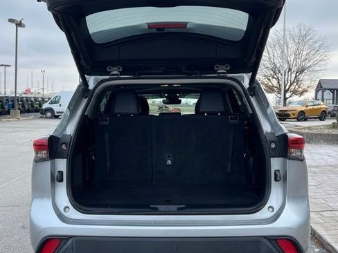 Used 2021 Toyota Highlander XLE image 26