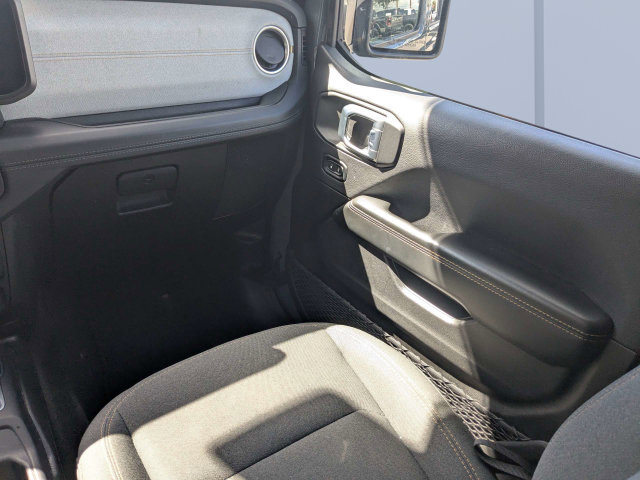 Used 2024 Jeep Wrangler Unlimited Sahara AWD/4WD image 17
