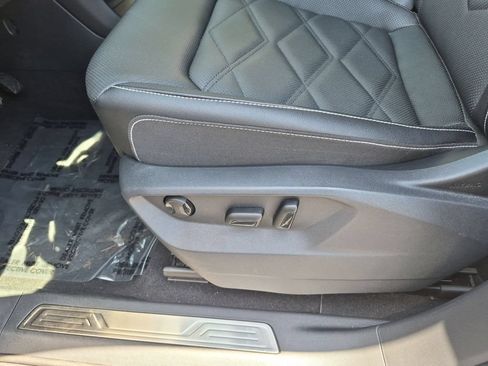 Used 2025 Volkswagen Atlas SE FWD image 14
