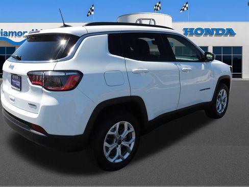 Used 2025 Jeep Compass Latitude AWD/4WD image 9