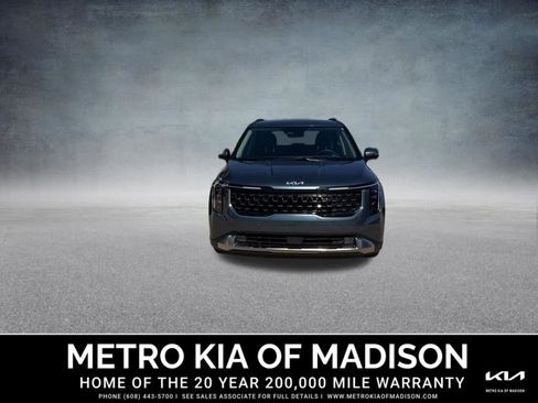 Used 2025 Kia Carnival SX FWD image 6