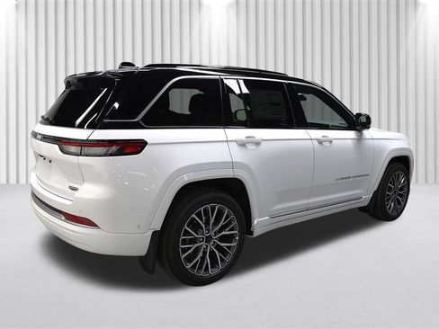 New 2026 Jeep Grand Cherokee Summit w/ MOPAR Finishing Package AWD/4WD image 3