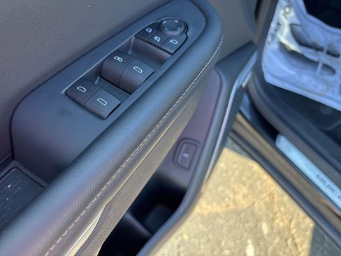 Used 2025 Buick Enclave Preferred image 18