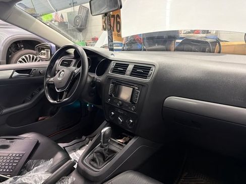 Used 2015 Volkswagen Jetta SE FWD image 11