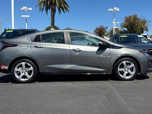 Used 2017 Chevrolet Volt LT FWD image 4