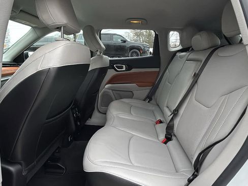 Used 2022 Jeep Compass Limited image 28