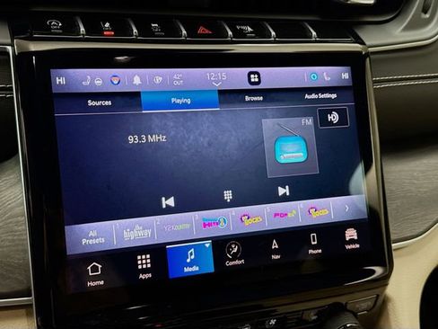 Used 2023 Jeep Grand Cherokee L Limited w/ Luxury Tech Group II image 17