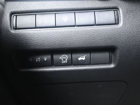 Used 2025 Nissan Rogue SV AWD/4WD image 15