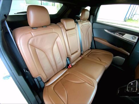 Used 2022 Lincoln Nautilus Reserve w/ Equipment Group 202A image 19