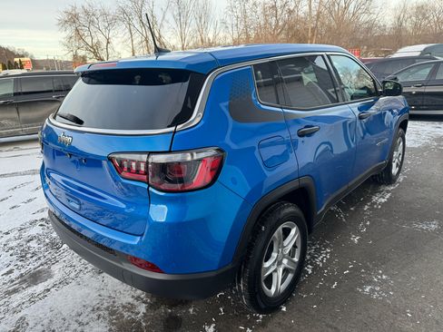 Used 2023 Jeep Compass Sport w/ Mopar Graphics Package image 4