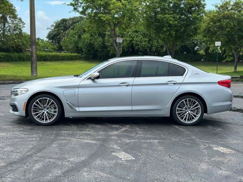 Used 2019 BMW 530e w/ Convenience Package RWD image 4