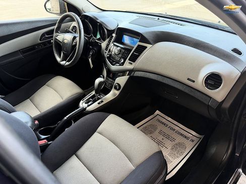 Used 2015 Chevrolet Cruze LS FWD image 12