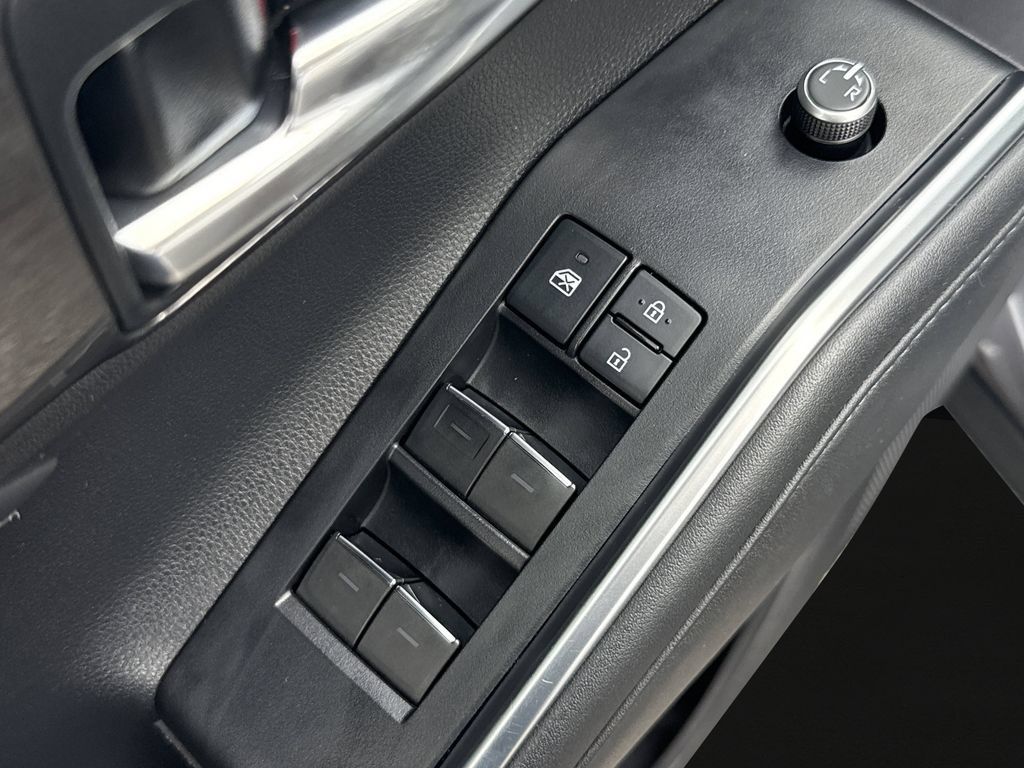 Used 2021 Toyota Highlander Limited FWD image 18