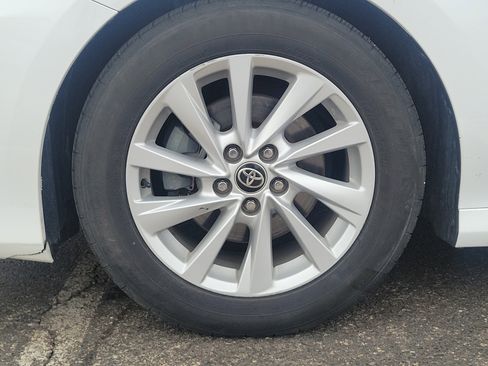 Used 2022 Toyota Camry LE image 5