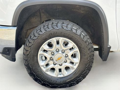 Used 2023 Chevrolet Silverado 2500 LTZ w/ LTZ Convenience Package image 31