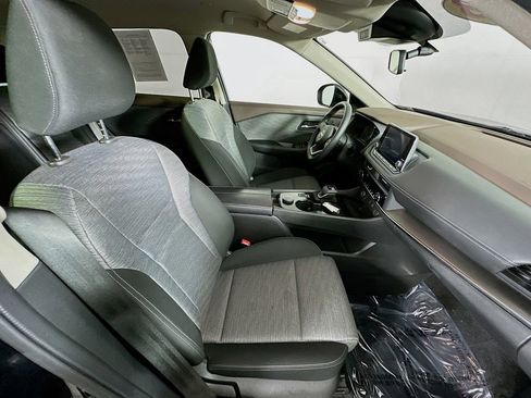 Certified 2023 Nissan Rogue SV image 34