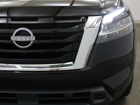Used 2024 Nissan Pathfinder Platinum FWD image 8