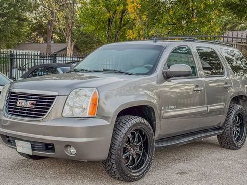 Used 2007 GMC Yukon SLT w/ SLT Preferred Equipment Group image 4