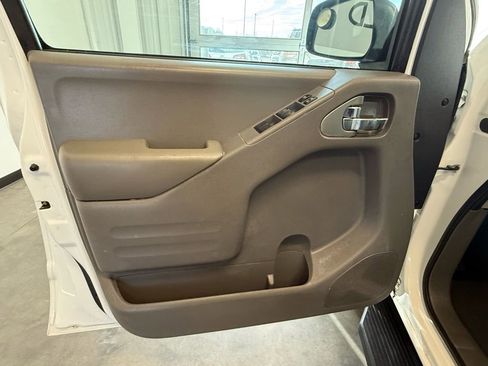 Used 2019 Nissan Frontier SV image 15