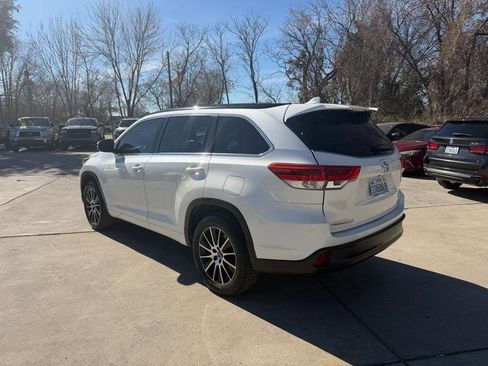 Used 2018 Toyota Highlander SE image 5