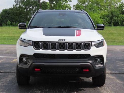 Used 2025 Jeep Compass Trailhawk AWD/4WD image 4