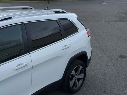 Used 2019 Jeep Cherokee Limited image 3