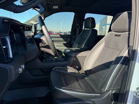 Used 2024 GMC Sierra 2500 AT4X image 14