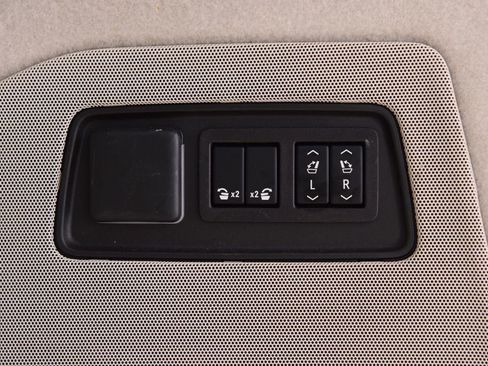 Used 2024 Cadillac Escalade ESV Sport Platinum w/ LPO, ONYX Package AWD/4WD image 26