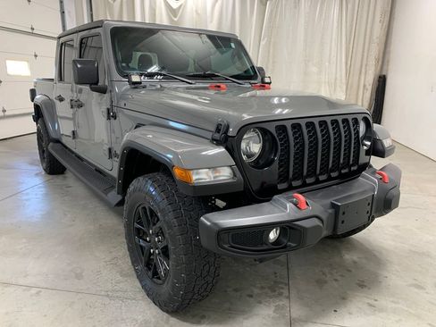 Used 2022 Jeep Gladiator Sport AWD/4WD image 2