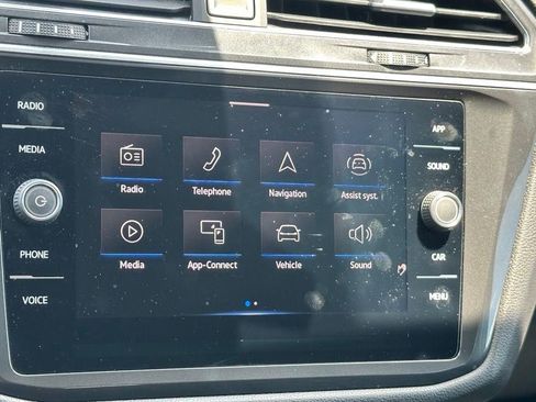 Used 2023 Volkswagen Tiguan SE FWD image 12