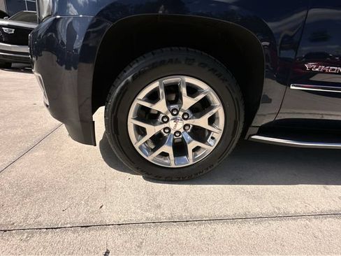 Certified 2020 GMC Yukon XL SLT w/ HD Trailering Package RWD image 18