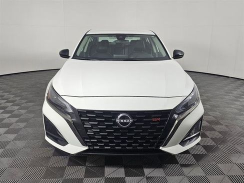 Used 2024 Nissan Altima 2.5 SR image 10