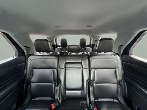 Used 2020 Ford Explorer XLT w/ Equipment Group 202A AWD/4WD image 16