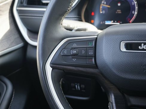 Used 2023 Jeep Grand Cherokee L Limited w/ Luxury Tech Group II image 15