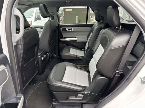 Used 2022 Ford Explorer XLT w/ Equipment Group 202A AWD/4WD image 14