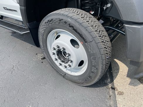 New 2025 Ford F550 4x4 Regular Cab Super Duty image 3