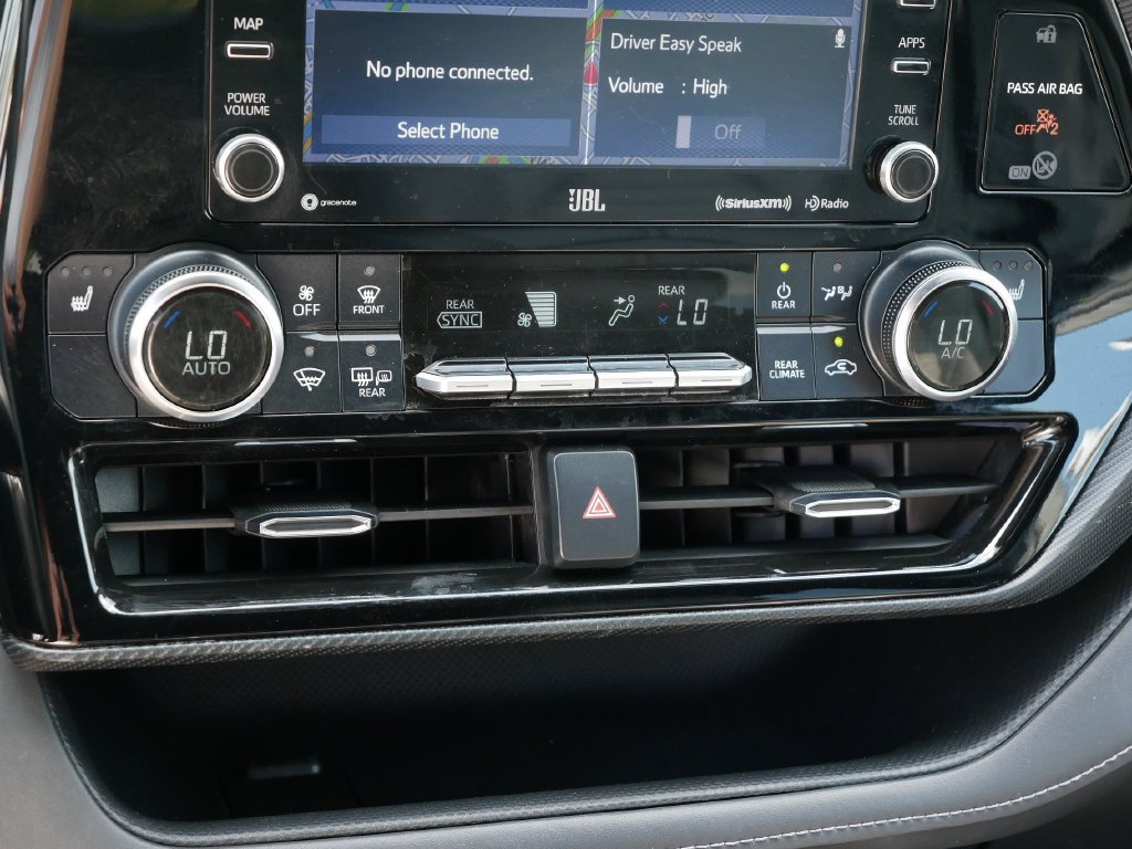 Used 2021 Toyota Highlander XSE AWD/4WD image 19