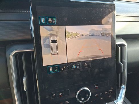 Used 2024 GMC Acadia Elevation image 17