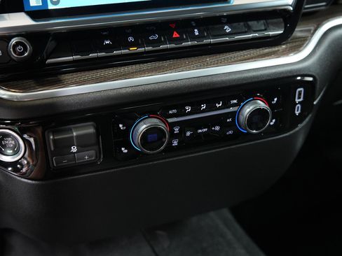 Used 2026 Chevrolet Silverado 1500 LT AWD/4WD image 39