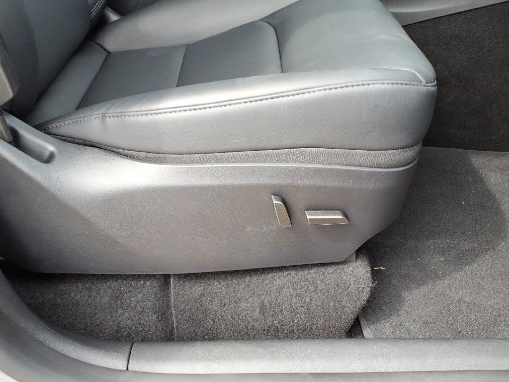 Used 2025 Tesla Model Y Long Range RWD image 13