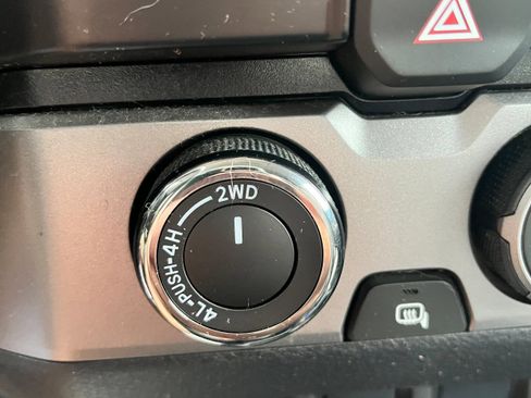 Certified 2022 Toyota Tacoma SR5 image 10