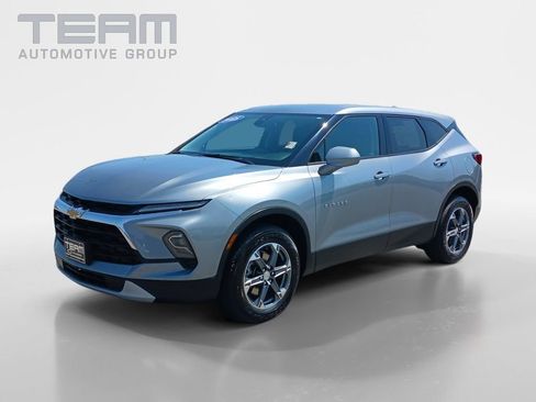 Used 2025 Chevrolet Blazer LT AWD/4WD image 3