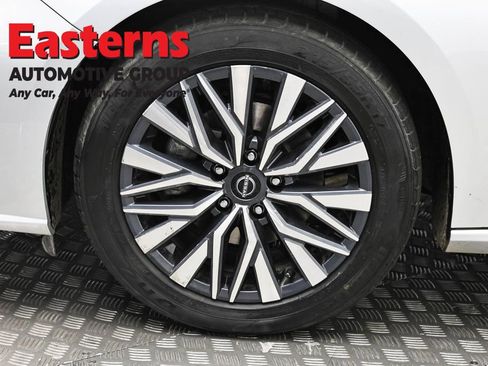Used 2023 Nissan Altima 2.5 SV FWD image 32