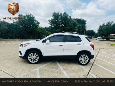 Used 2017 Chevrolet Trax Premier w/ Driver Confidence II Package image 2