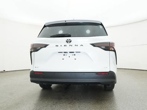 New 2026 Toyota Sienna XLE image 23