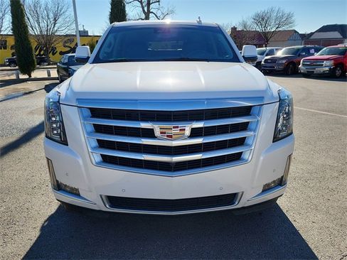 Used 2016 Cadillac Escalade Luxury image 9