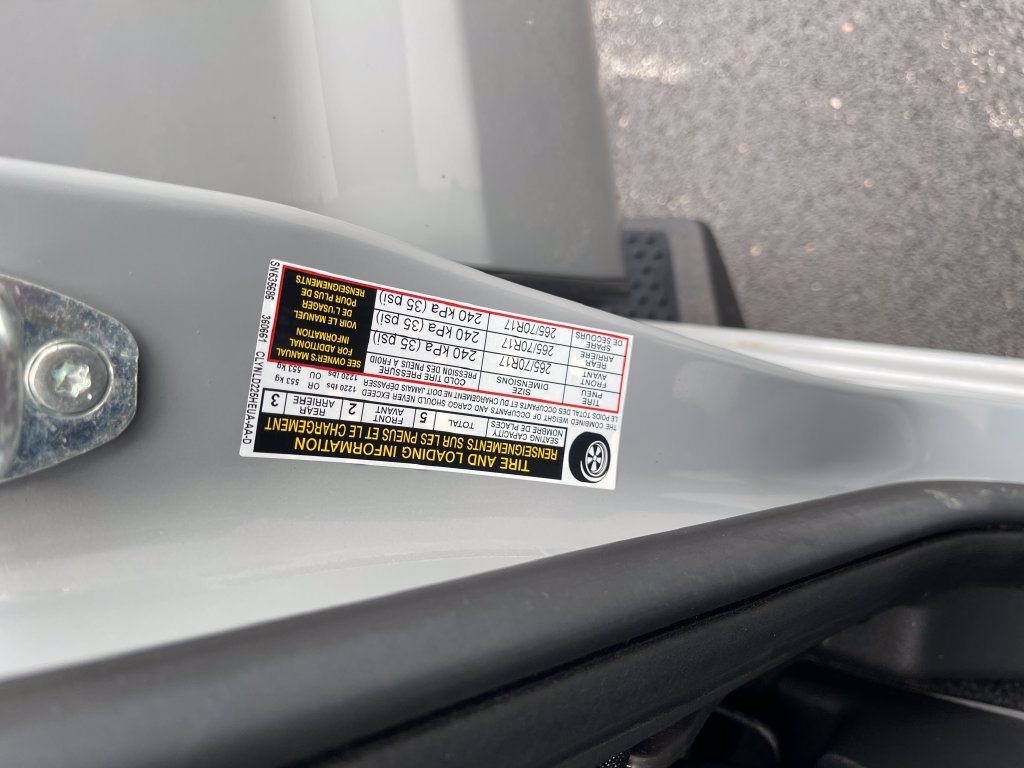 Used 2025 Nissan Frontier PRO-4X AWD/4WD image 24