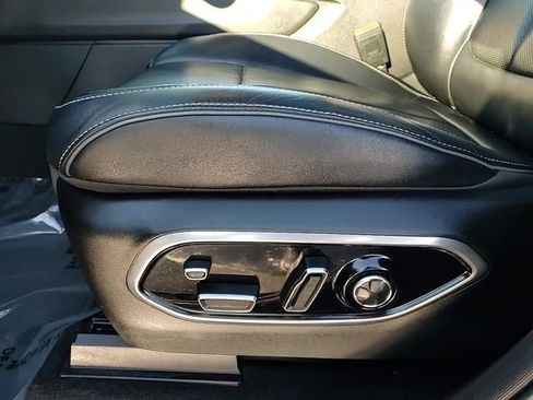 Used 2022 Jeep Grand Cherokee Overland w/ Adv Protech Group III image 15