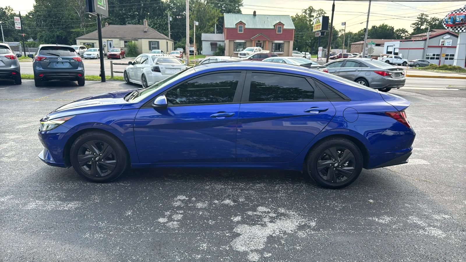 Used 2021 Hyundai Elantra SEL FWD image 4