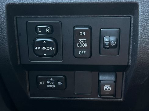 Used 2016 Toyota Tundra SR5 w/ SR5 Upgrade Package AWD/4WD image 34